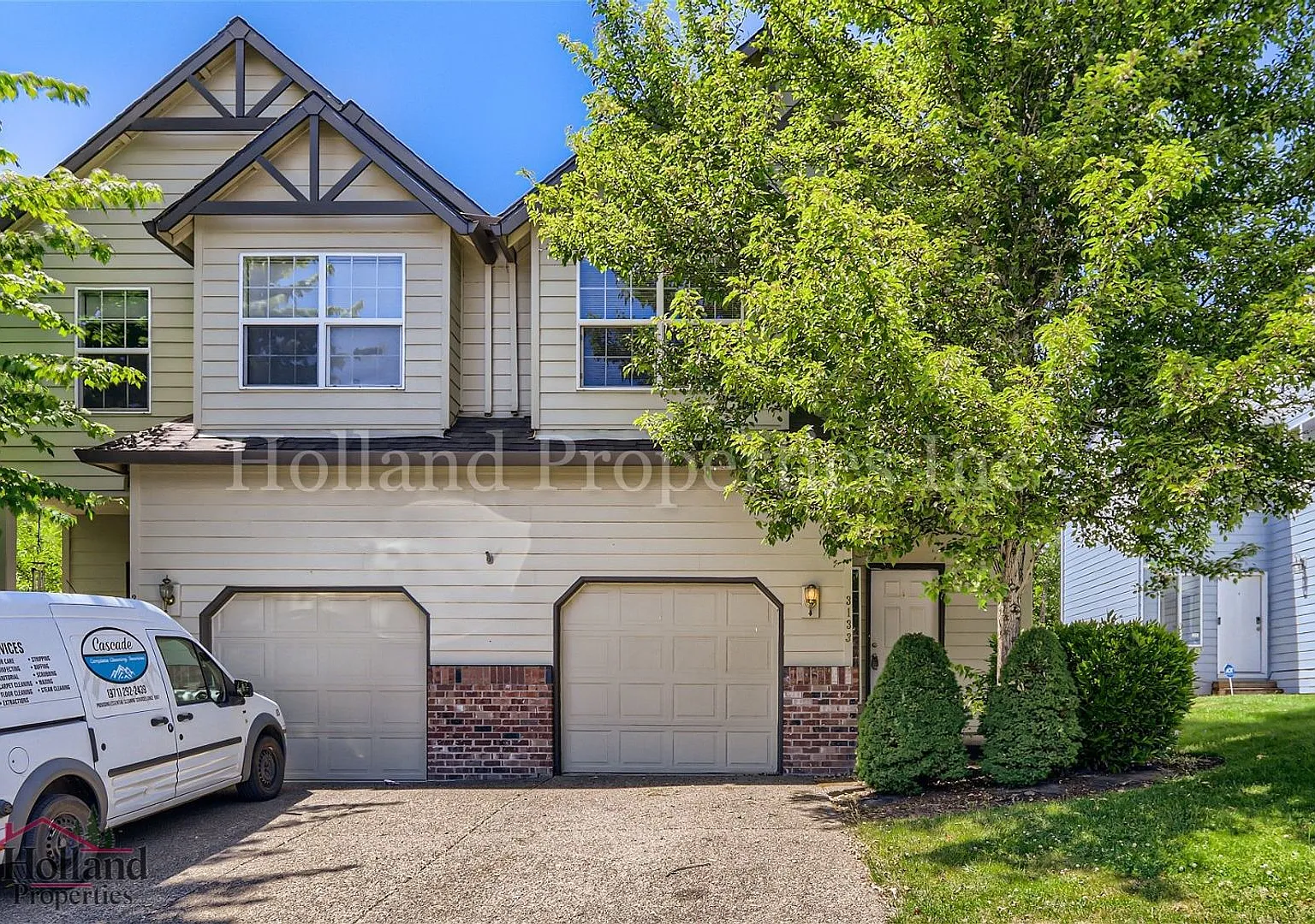 Spacious Two-Level Duplex Home with Fenced Backyard in Hillsboro! — Photo 1