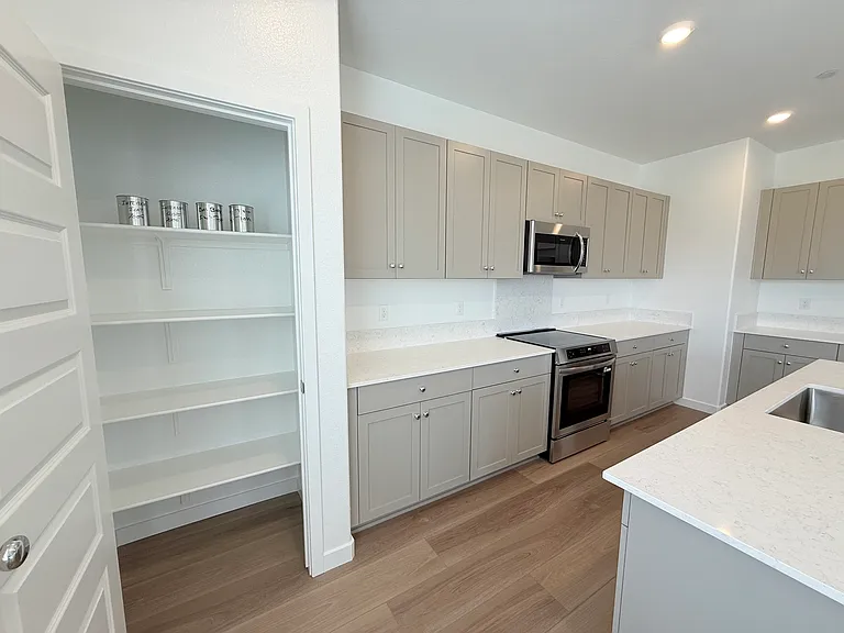 8372 Valpane Way — Photo 17