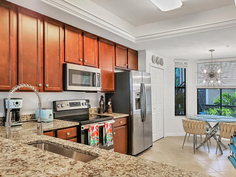5558 Palmer Cir #101 — Photo 32