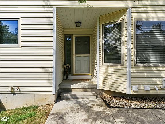 2nd image of 9340 Rayna Dr