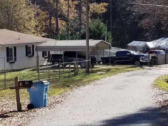 2nd image of 215 Cherokee Dr