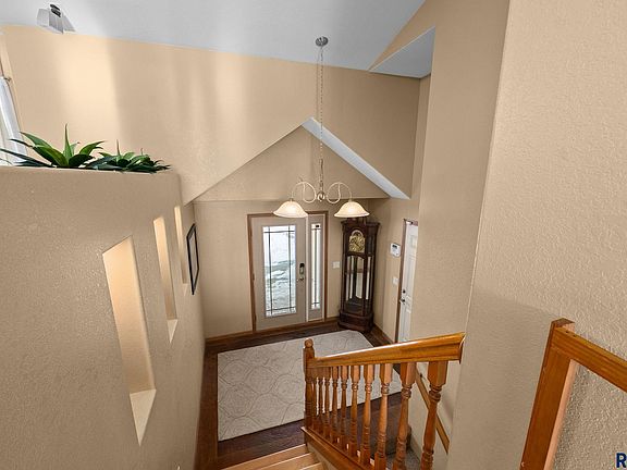 3rd image of 7624 S Courtyard Cir