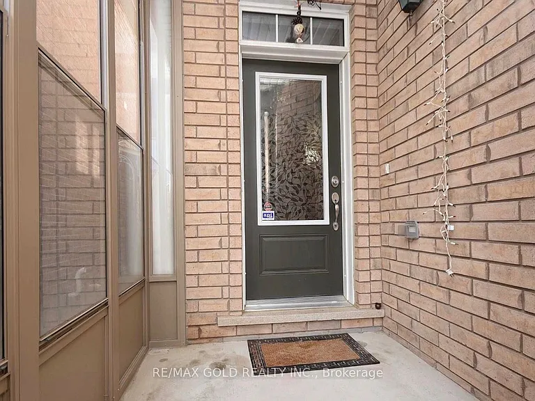 94 Robert Parkinson Dr — Photo 2