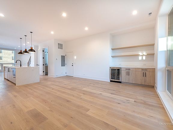 5th image of 2038 N Bingham St #1W