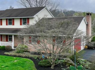 412 Wetherburn Dr, Lancaster, PA 17601