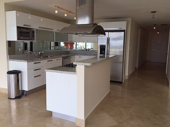 4th image of 601 NE 36th St APT 3101