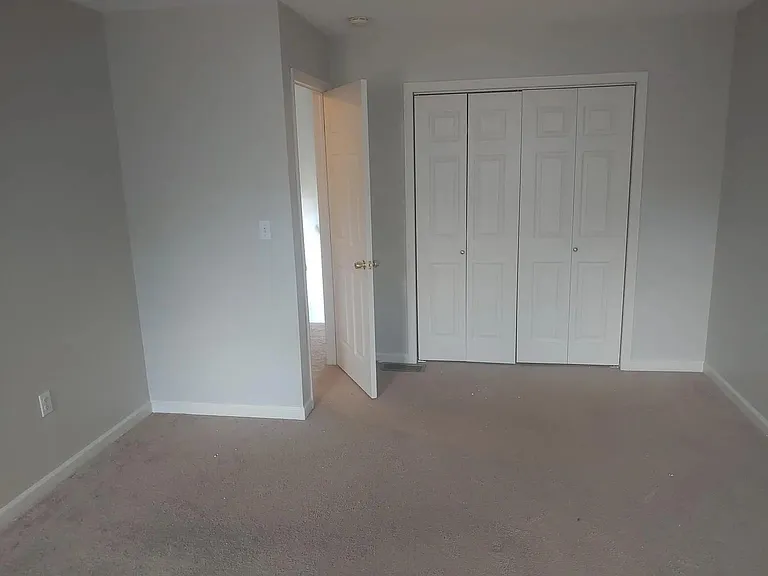 658 S Keyser Ave — Photo 17