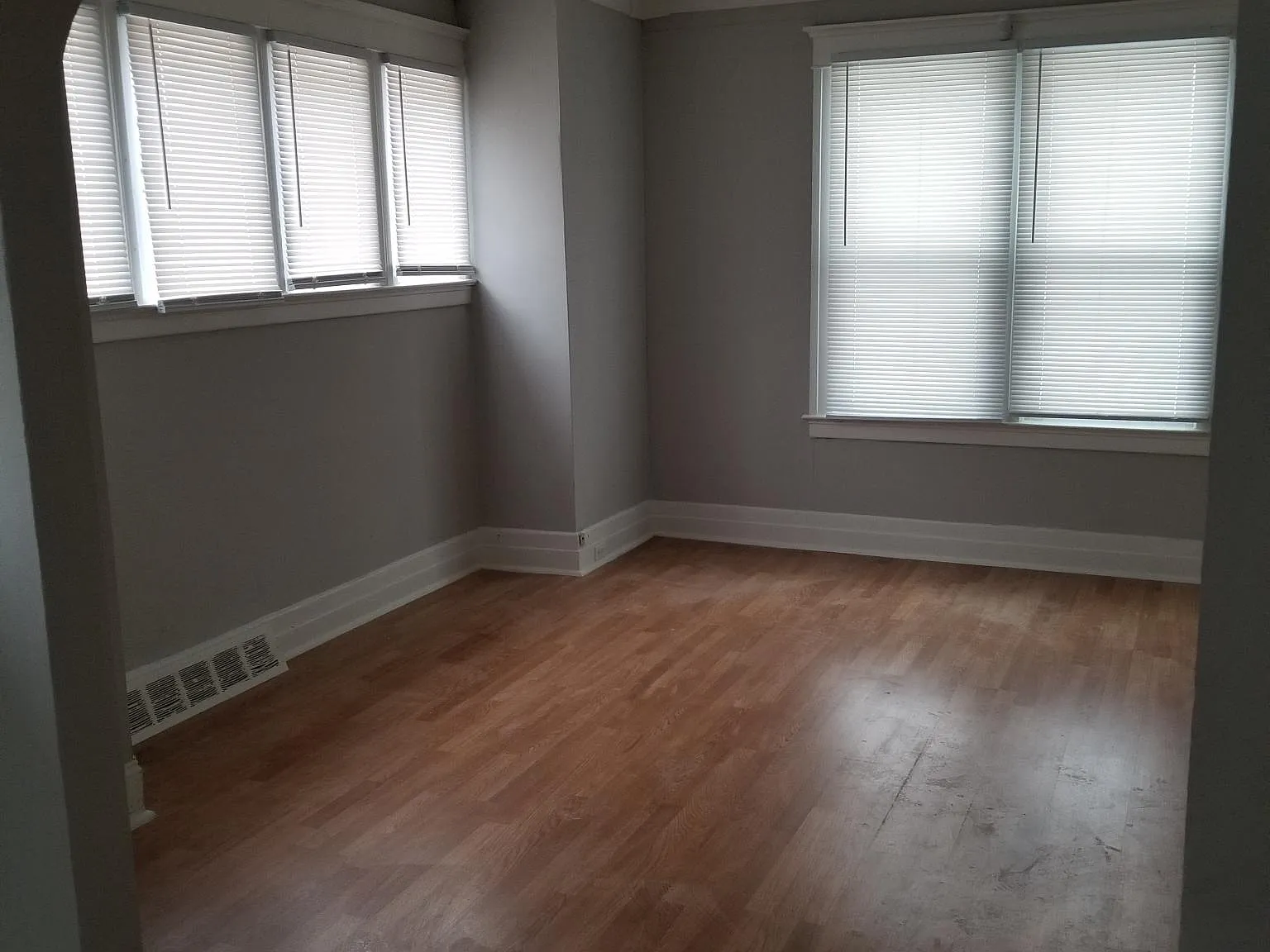 222 Eason St — Photo 4