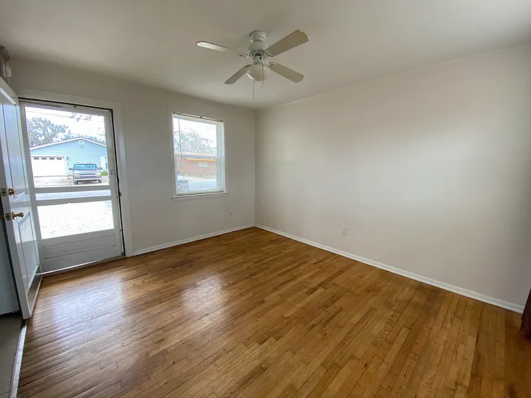 102 Roberts Ave — Photo 6