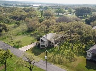 318 Coventry Rd, Spicewood, TX 78669