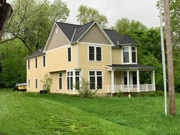 910 New Ballwin Rd, Ballwin, MO 63021