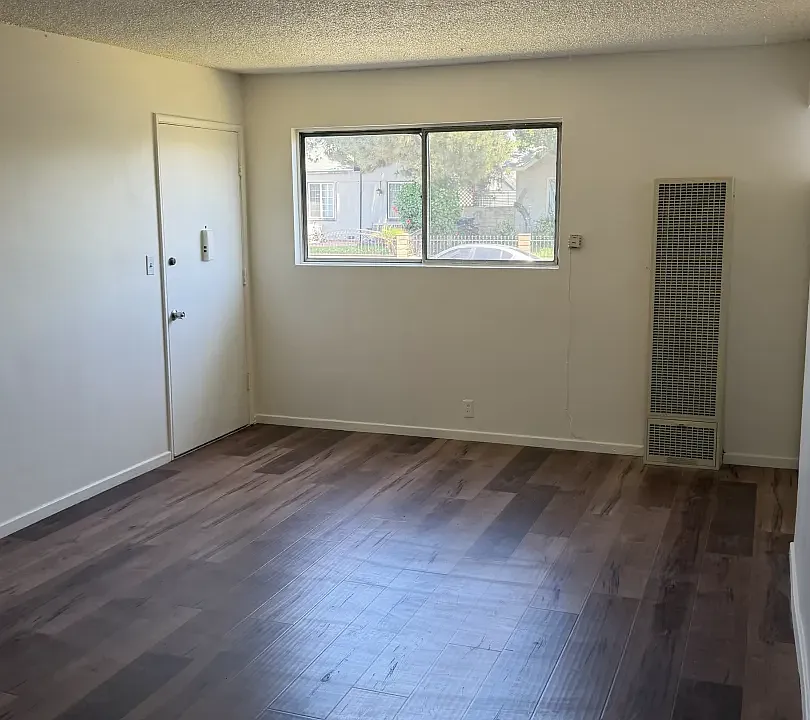4928 E 60th Pl