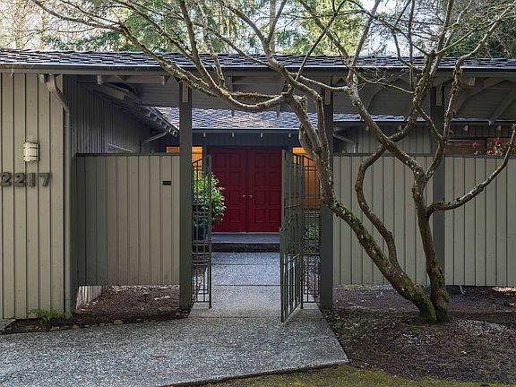 2nd image of 2215 Sahalee Dr W