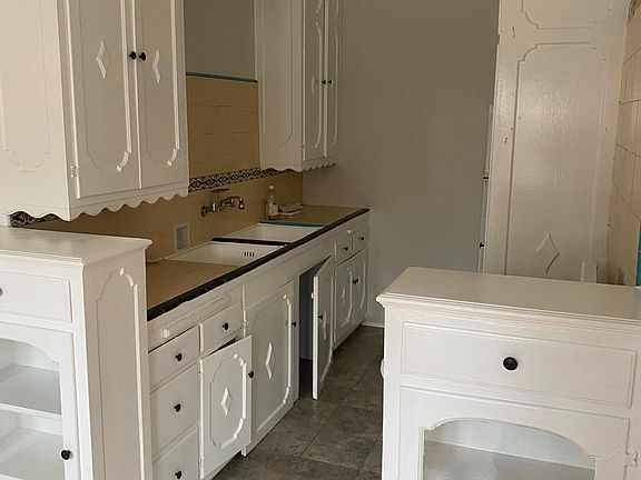 3rd image of 656 S Burnside Ave #3