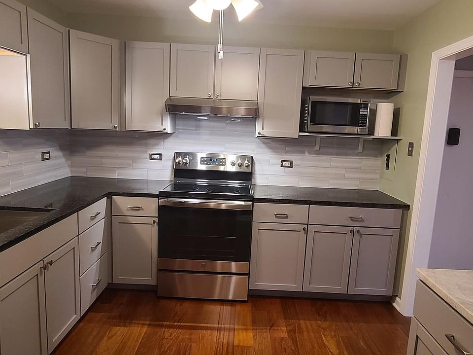 216 N Somerset Ln Arlington Heights, IL, 60005 Apartments for Rent