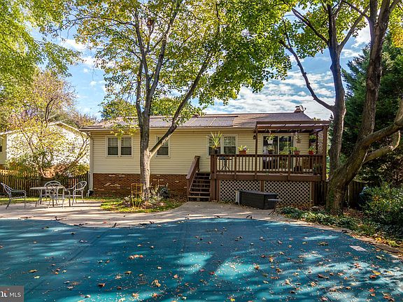 3rd image of 903 Longview Ct