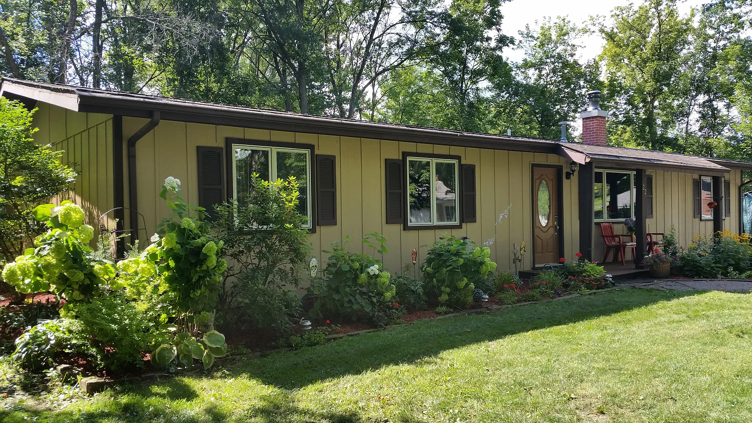 22 Eastwood Ave photo 1