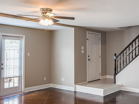 5th image of 200 Lodge Dr APT 106