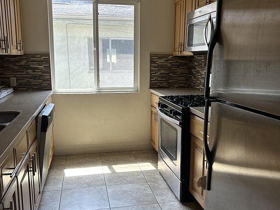 3rd image of 1453 Rexford Dr APT 5