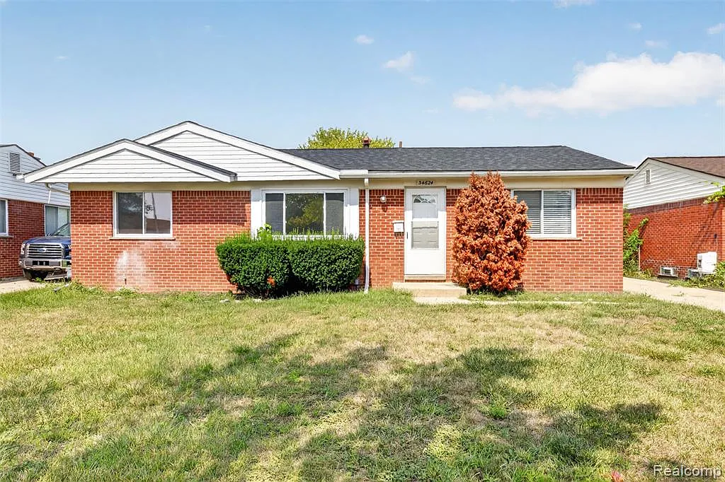 3 bed, 1.5 bath, 1008 sqft, $1,800 — Photo 1