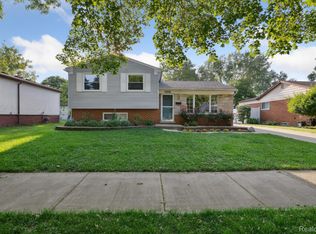 31740 Nelson Dr, Warren, MI 48088