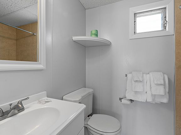4th image of 30 W Grand Ave #1