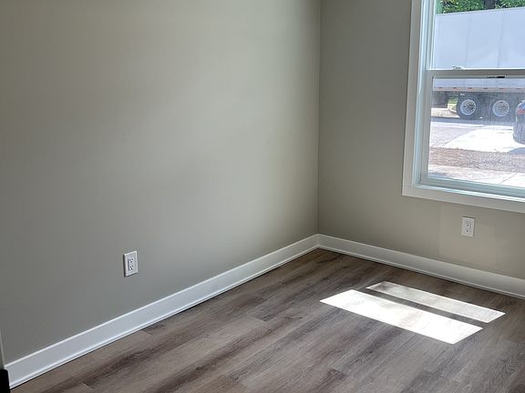 5th image of 528 Oak Ave #1