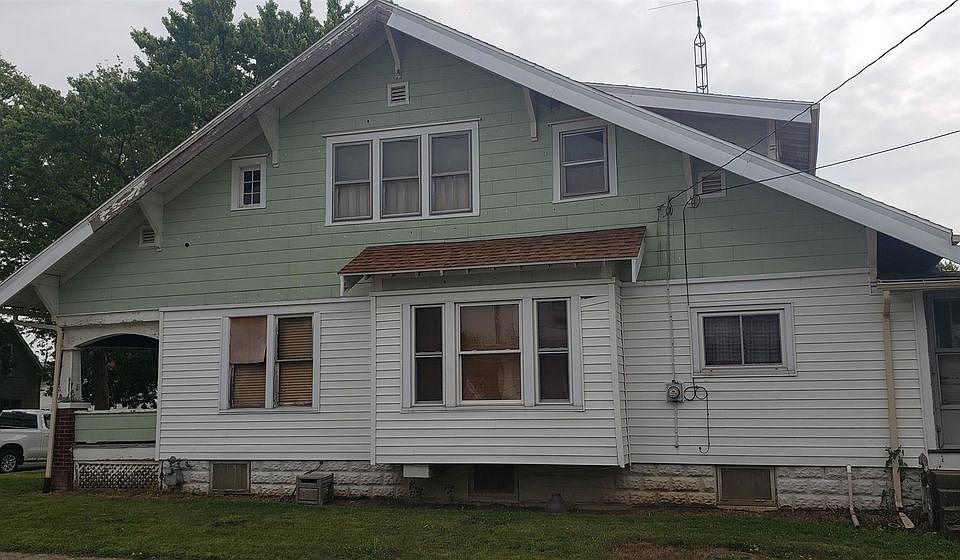 2nd image of 555 W North St