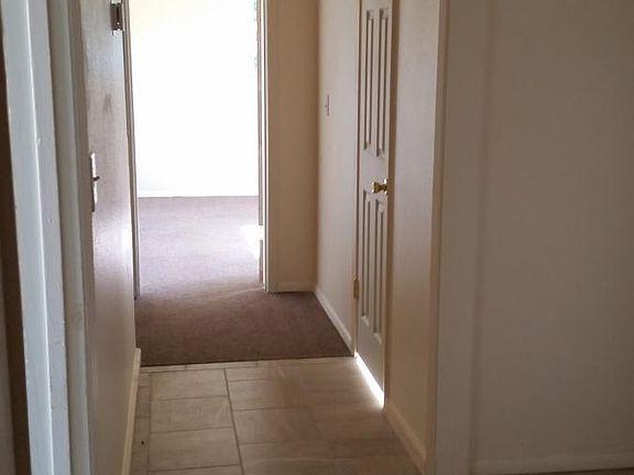 4th image of 1111 E Parker St
