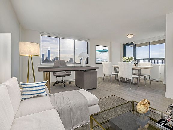 5th image of 300 Mercer St APT 25J