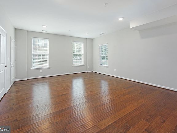 5th image of 3564 Briarwood Dr