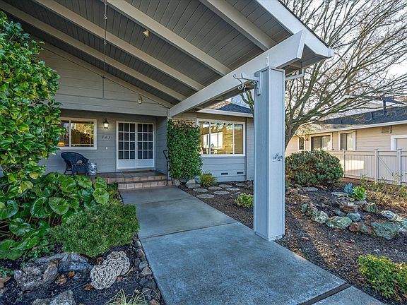 3rd image of 365 Twin Lakes Drive