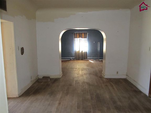 3rd image of 708 N Mesquite St