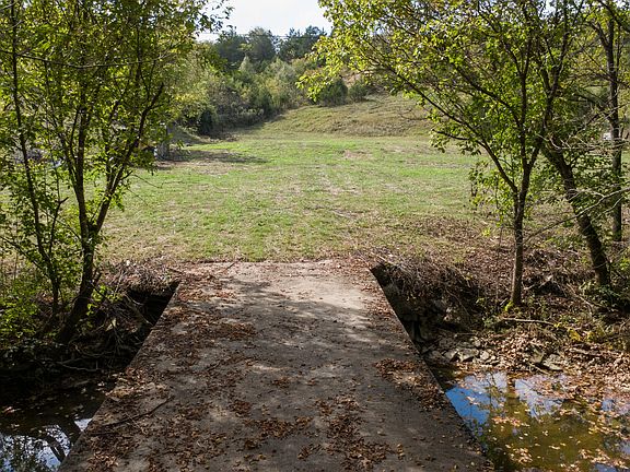 5th image of 915 Heekin Clarks Creek Rd