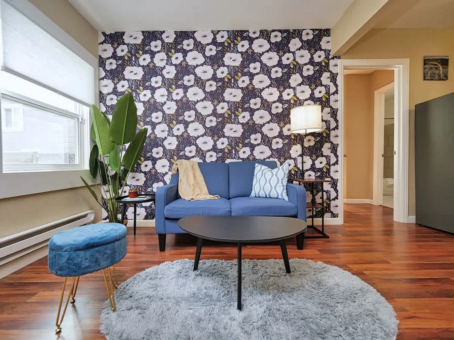 1 bed, 1.0 bath, 548 sqft, $3,996 — Photo 2