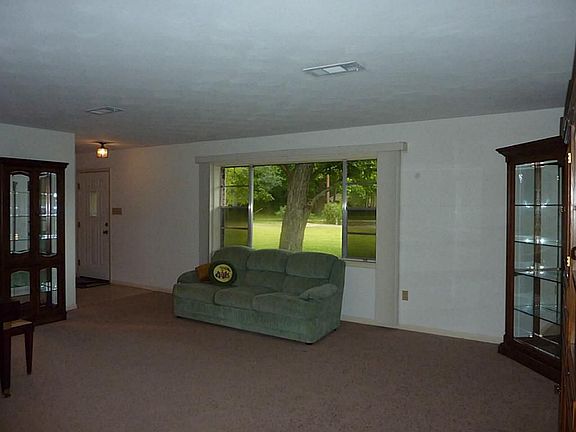 5th image of 214 Sleepy Hollow Dr