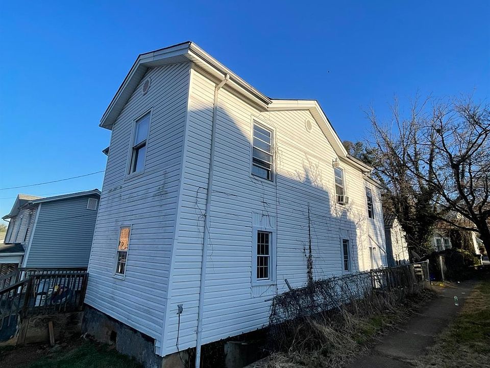 2nd image of 818 8th St