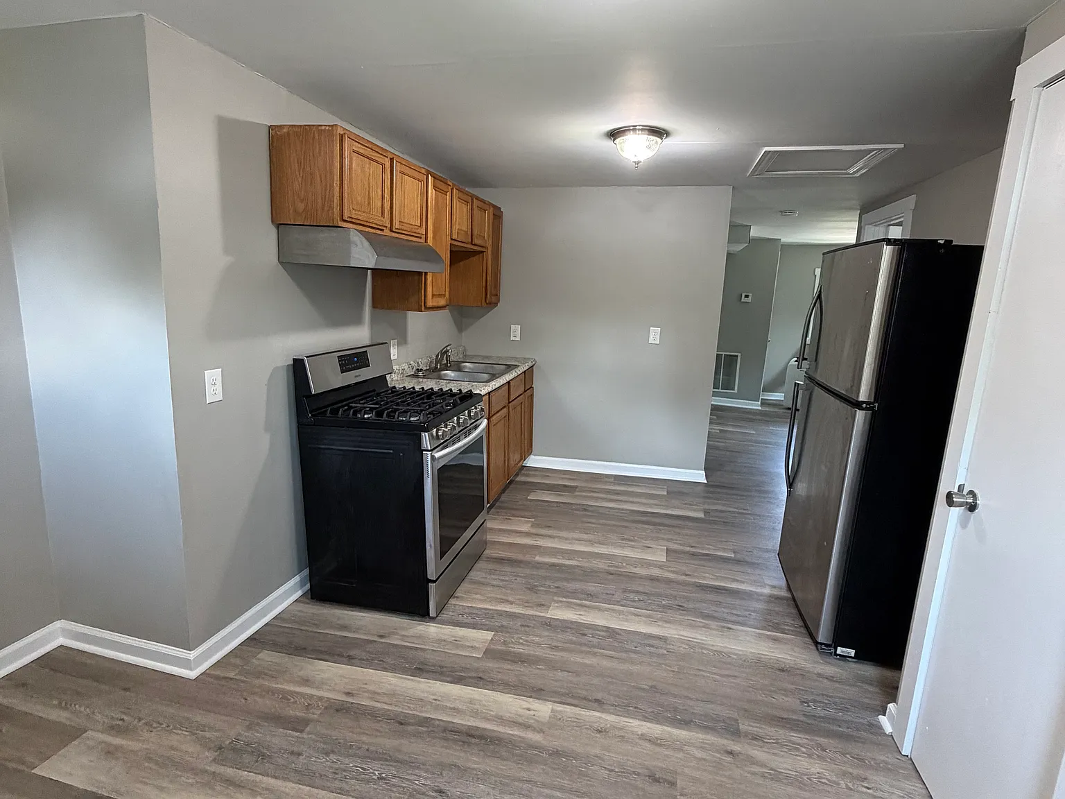 2 bed, 900 sqft, $900 — Photo 3