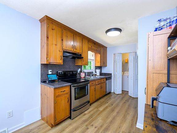 4th image of 186 Sunrise St