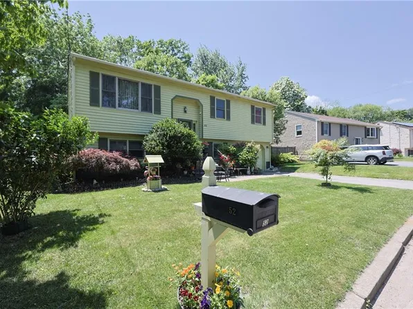 52 Urquhart St, Cranston, RI 02920