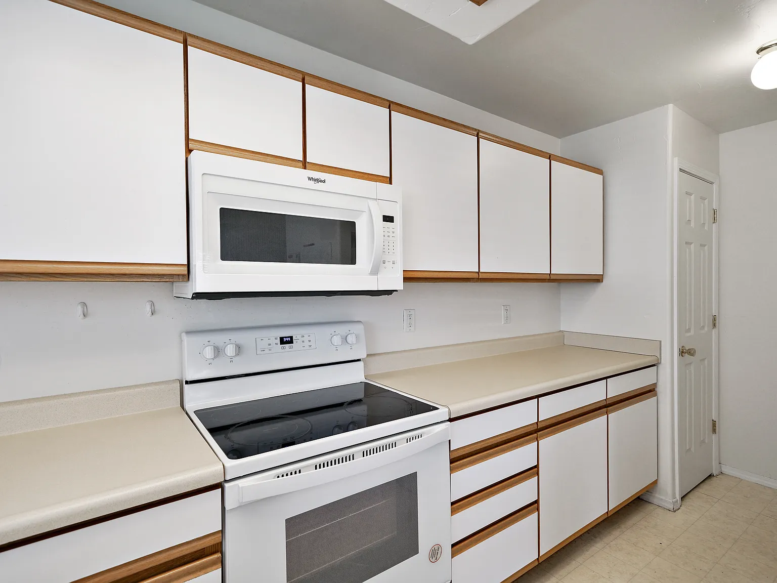 3 bed, 1308 sqft, $2,400 — Photo 2