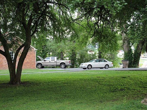 3rd image of 304 Bowwood Dr