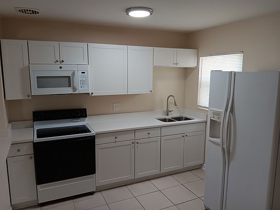 4th image of 625 40th Ave NE