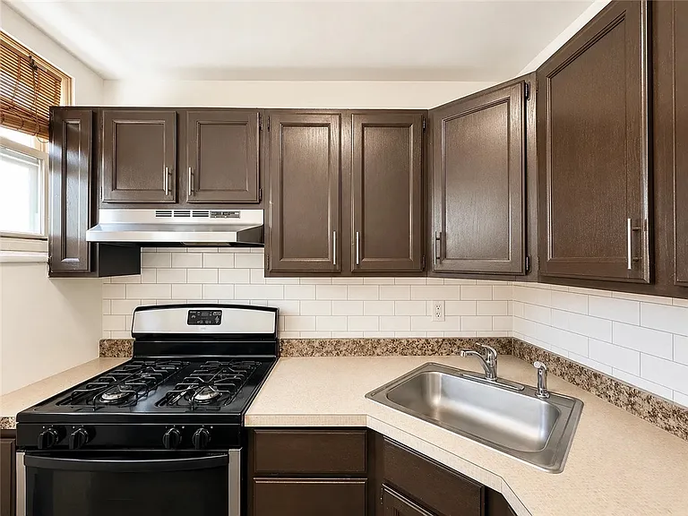 5846 Bartlett St #2 — Photo 9