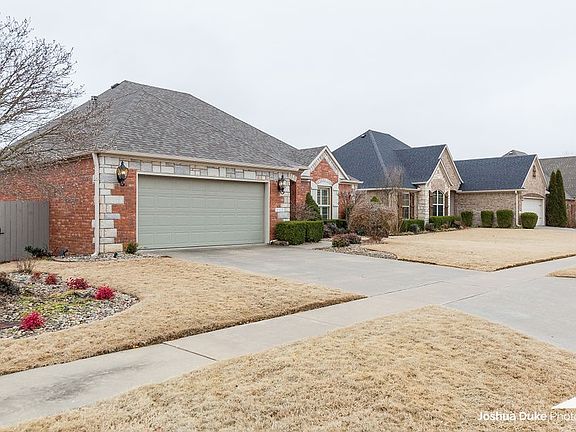 3rd image of 3527 Earnhardt Dr