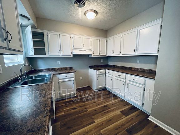 4th image of 3120 Briarwood Dr