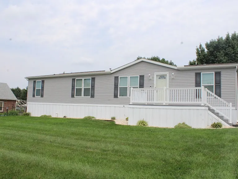 751 Natalie Ln — Photo 1