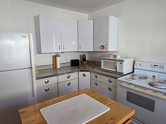 3rd image of 219 Poplar Avenue
