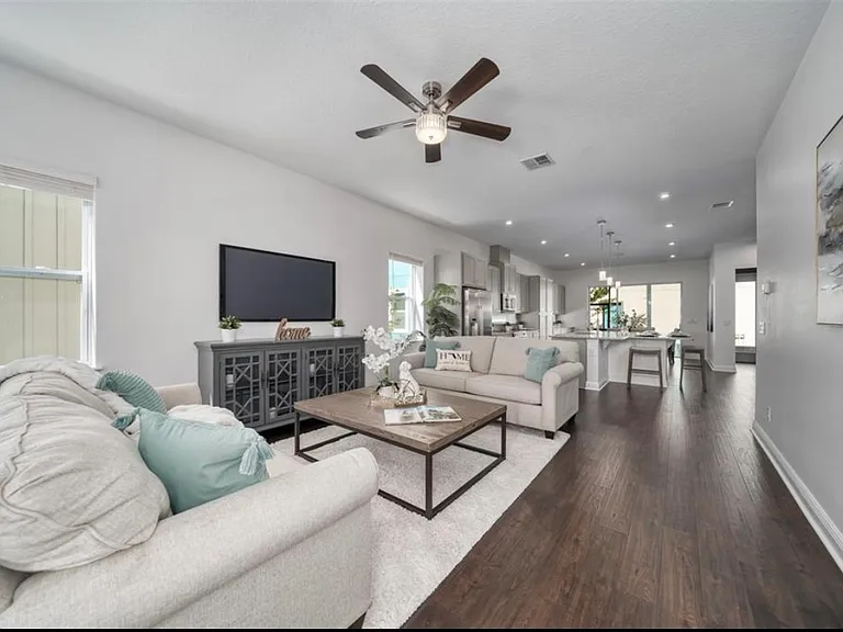 7070 Higgs Aly — Photo 6
