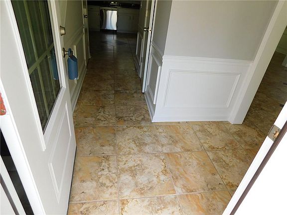 5th image of 1370 Charter Oaks Ln